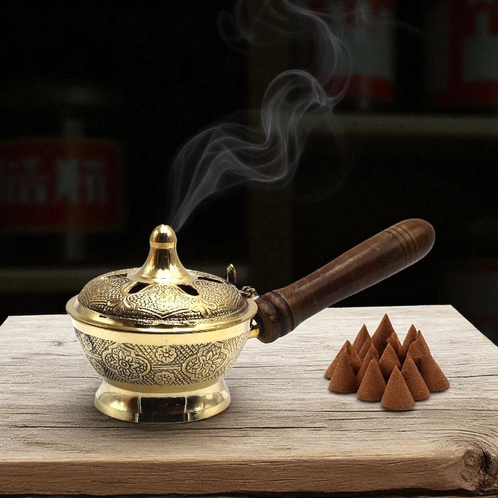 Brûleur d'encens en laiton avec manche Brûleur d'encens en laiton avec manche